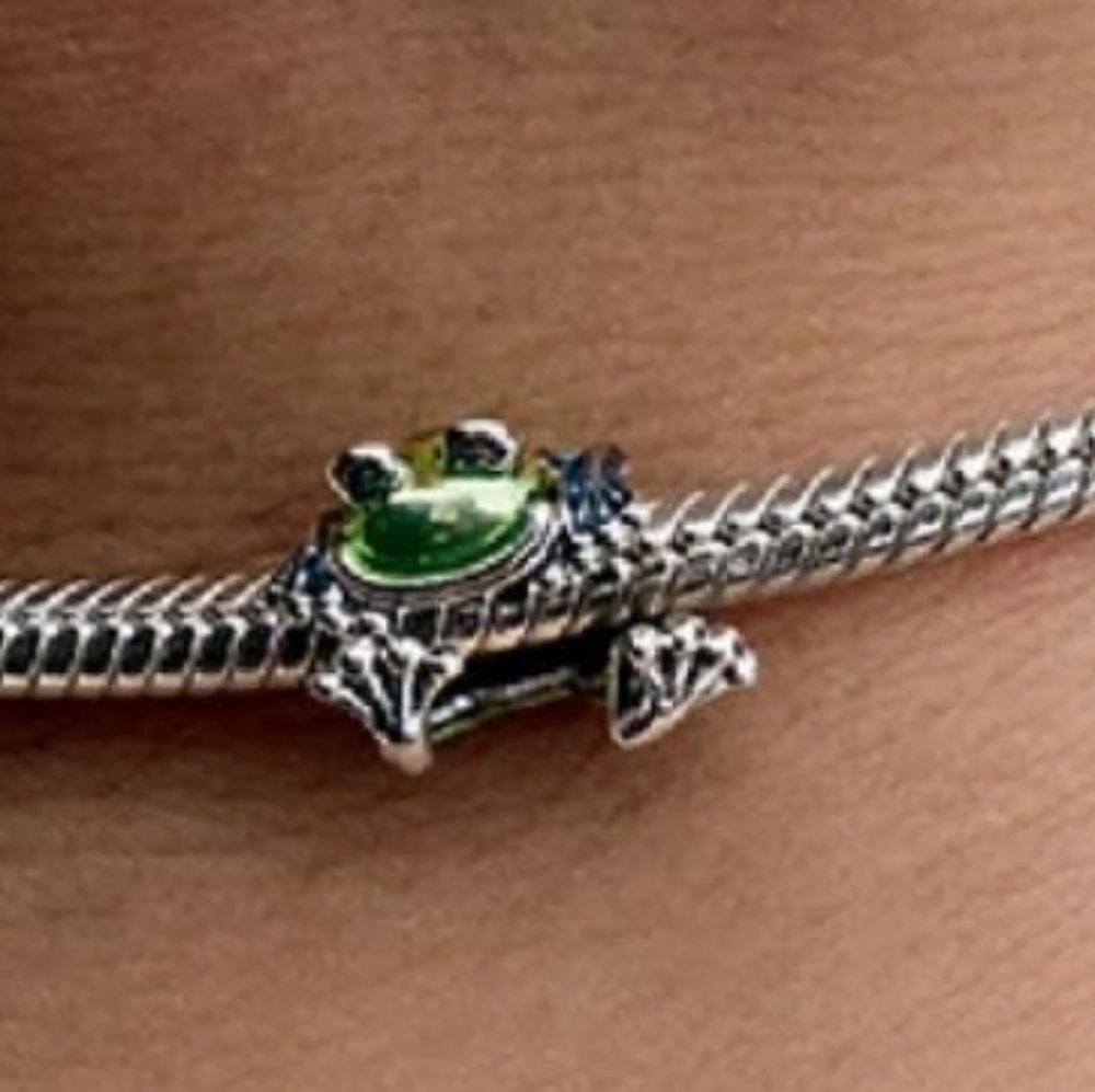 Authentiv NEW Pandora Climbing Frog Charm S925ALE Enamel - Picture 5 of 9